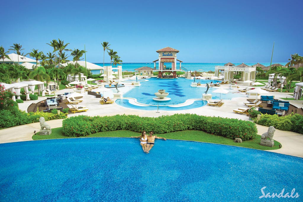 Sandal Emerald Bay: Temporarily Closed